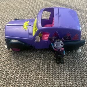 Vampirina Hauntley's Mobil Car